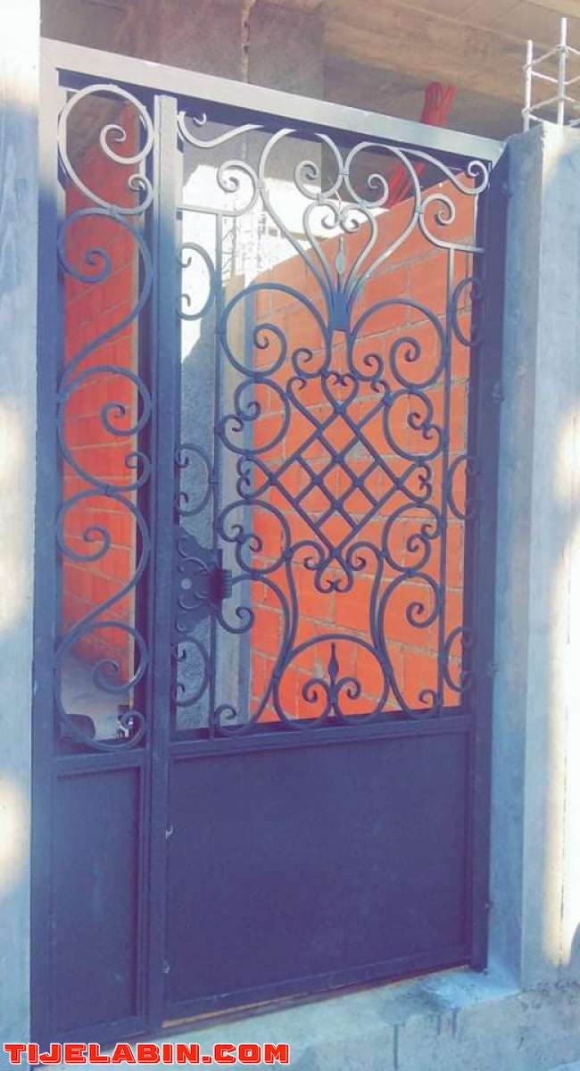 صناعة الأبواب الحديدية