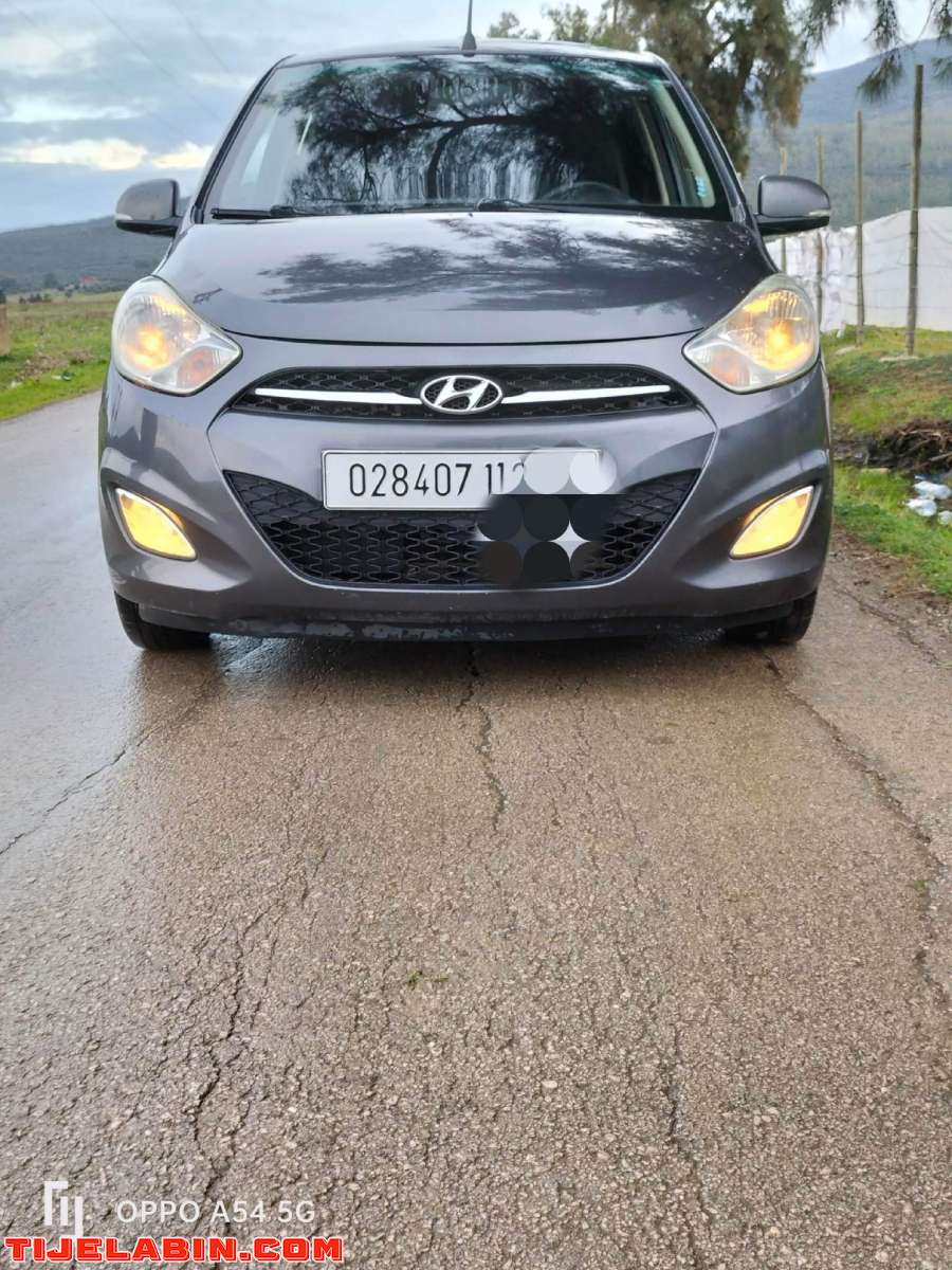 I10 special edition Machi 260 nedif fih racora f lel arrière