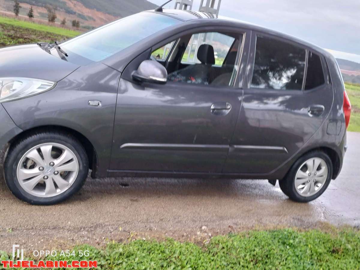 I10 special edition Machi 260 nedif fih racora f lel arrière