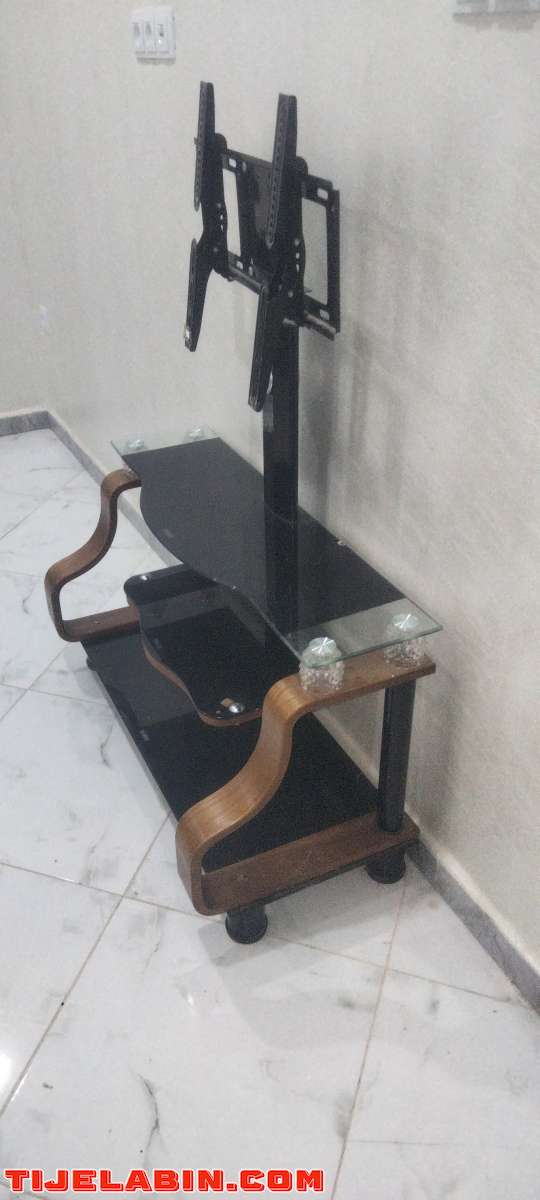 طابلة حاملة التلفاز مستعملة