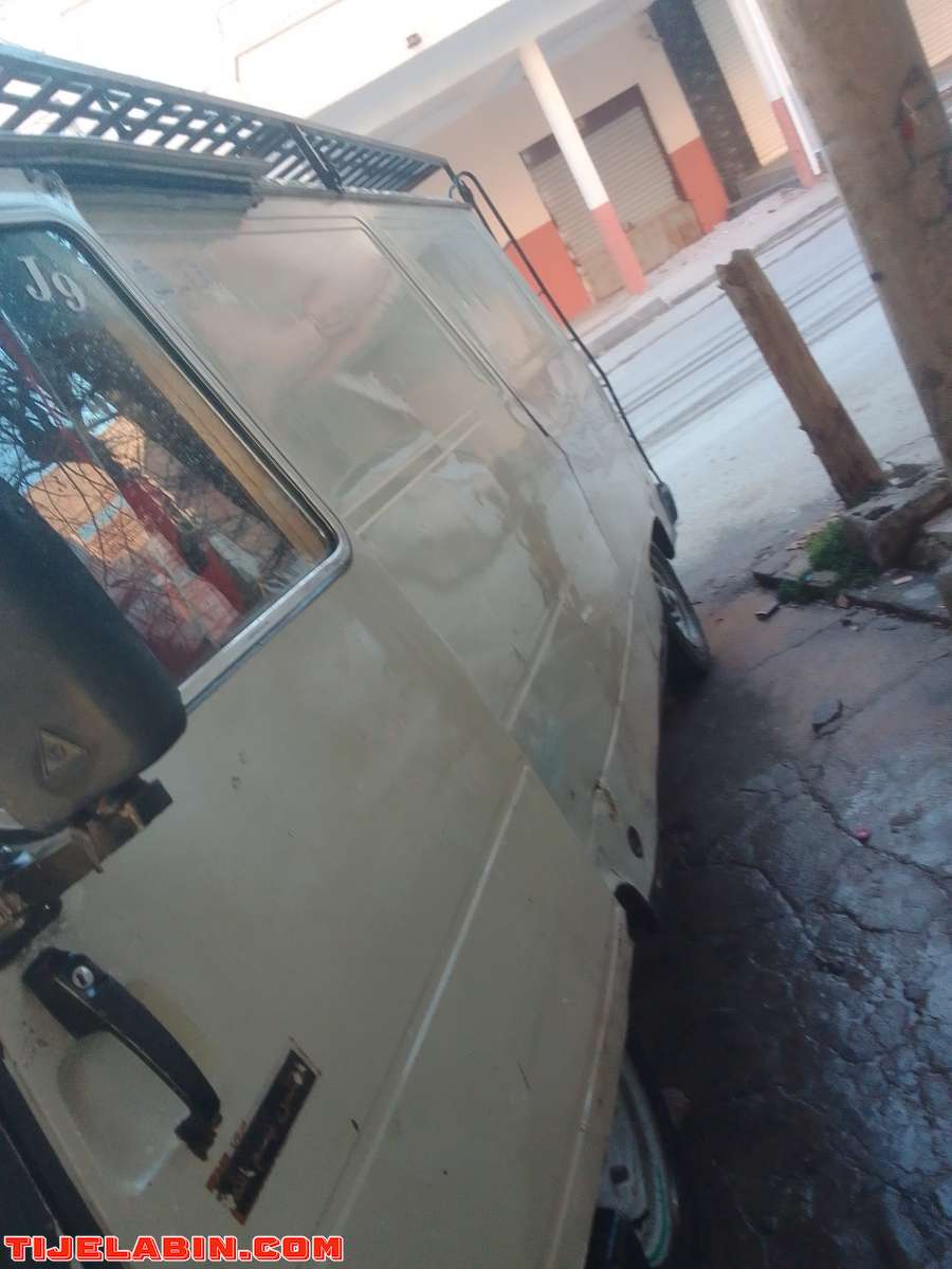 J9 رونوا لاني 1980