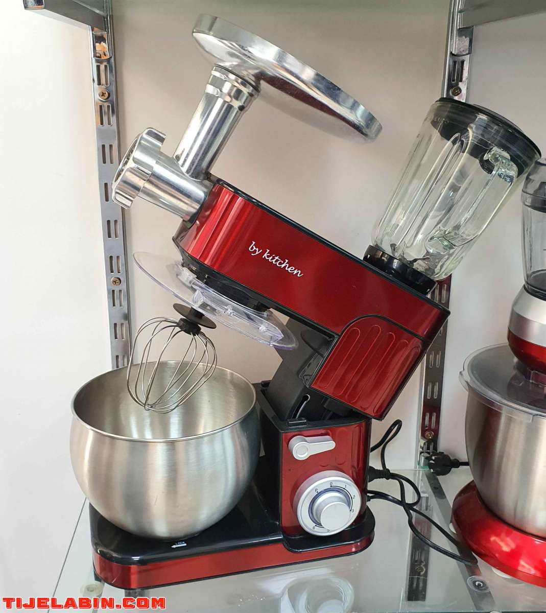 وآلة فرم اللحم لتحضير العجائن وأشهى الأطباق  By Kitchen Robo