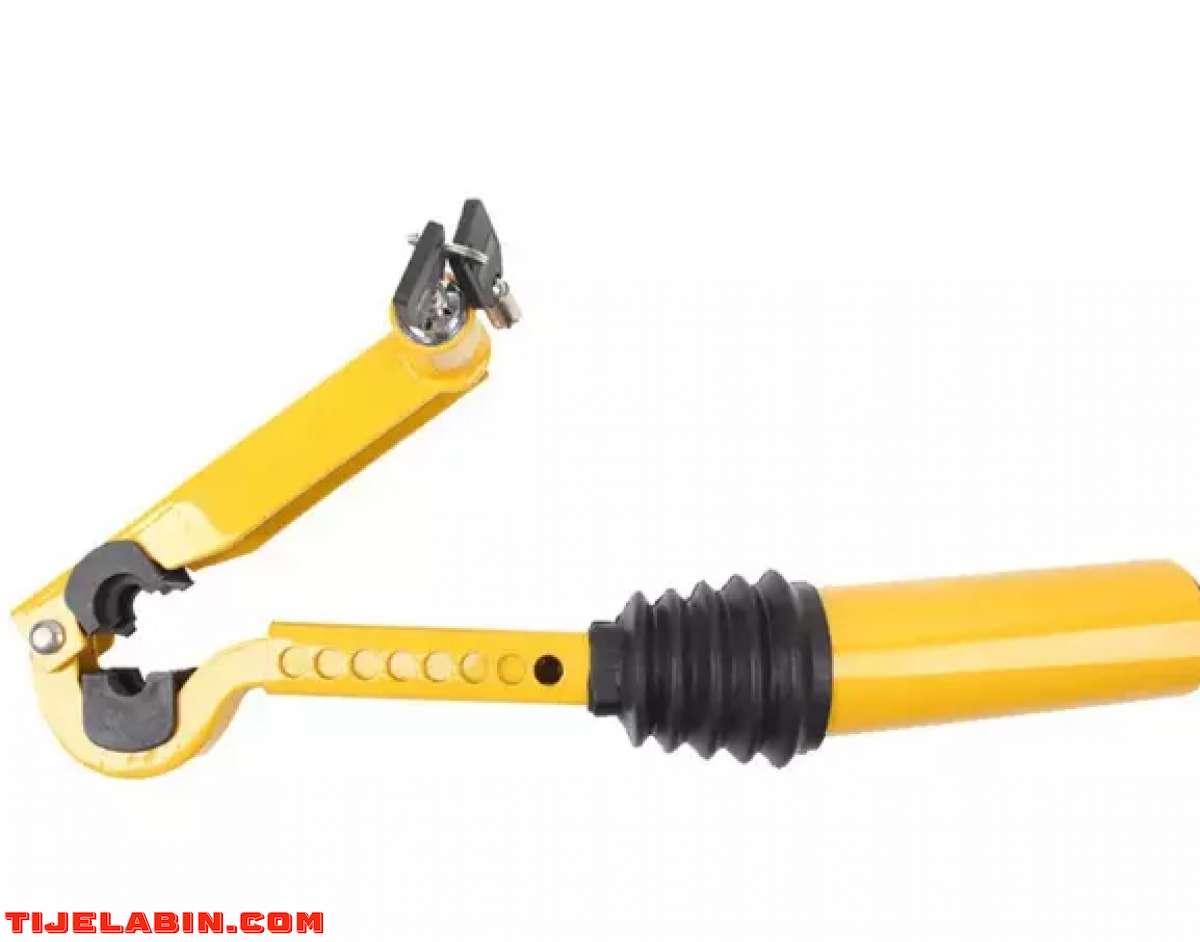 قفل مقود السيارة لتفادي السرقة