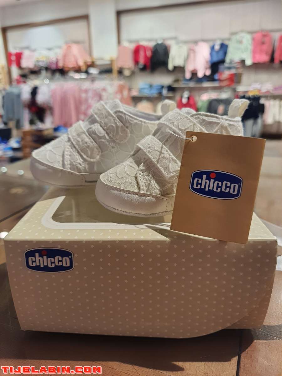 حذاء بنات حديثي الولاده  chicco original bebe