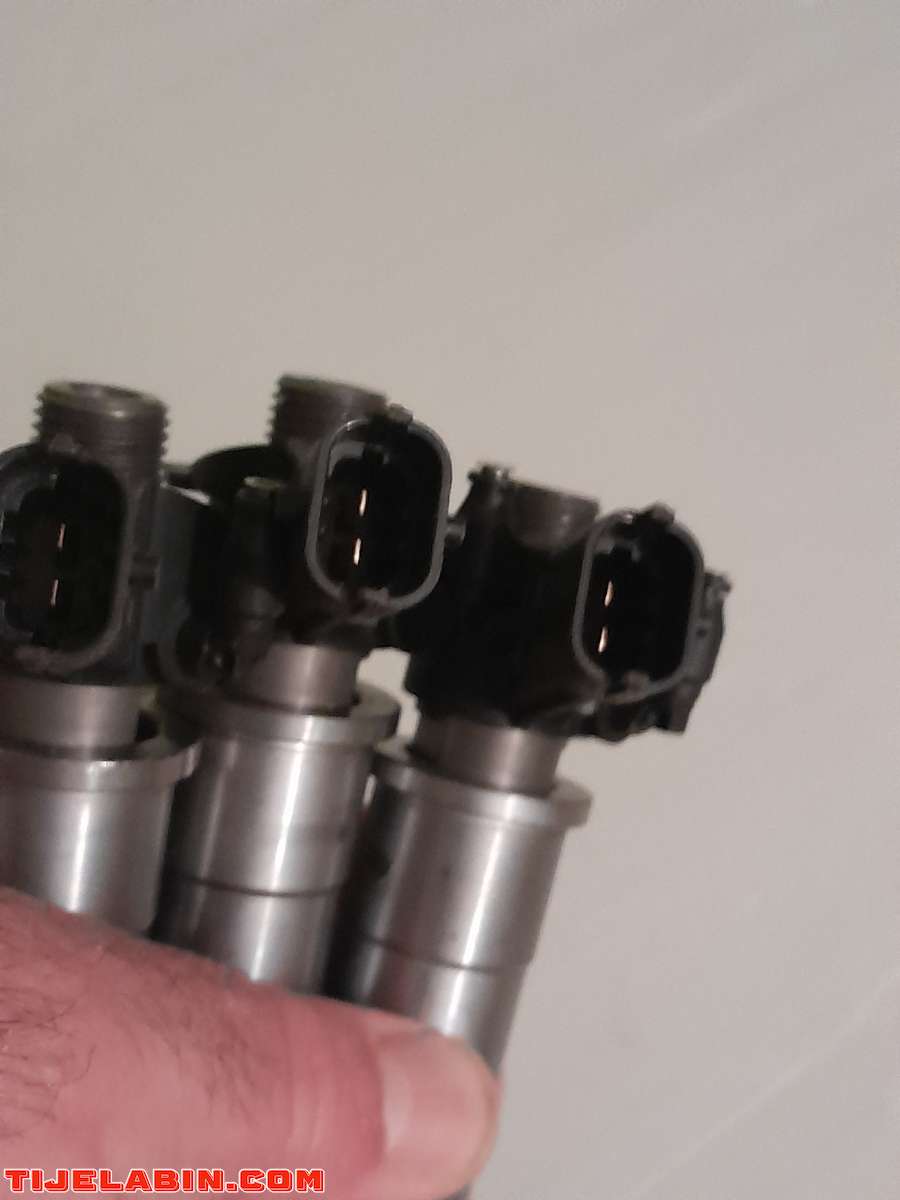 3 injecteurs 2.0 litres naissan reneault