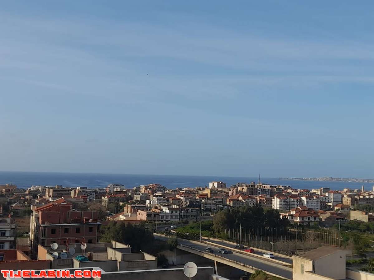 f3 avec terasse  au dernier étage à Bab  Ezzoure  résidence