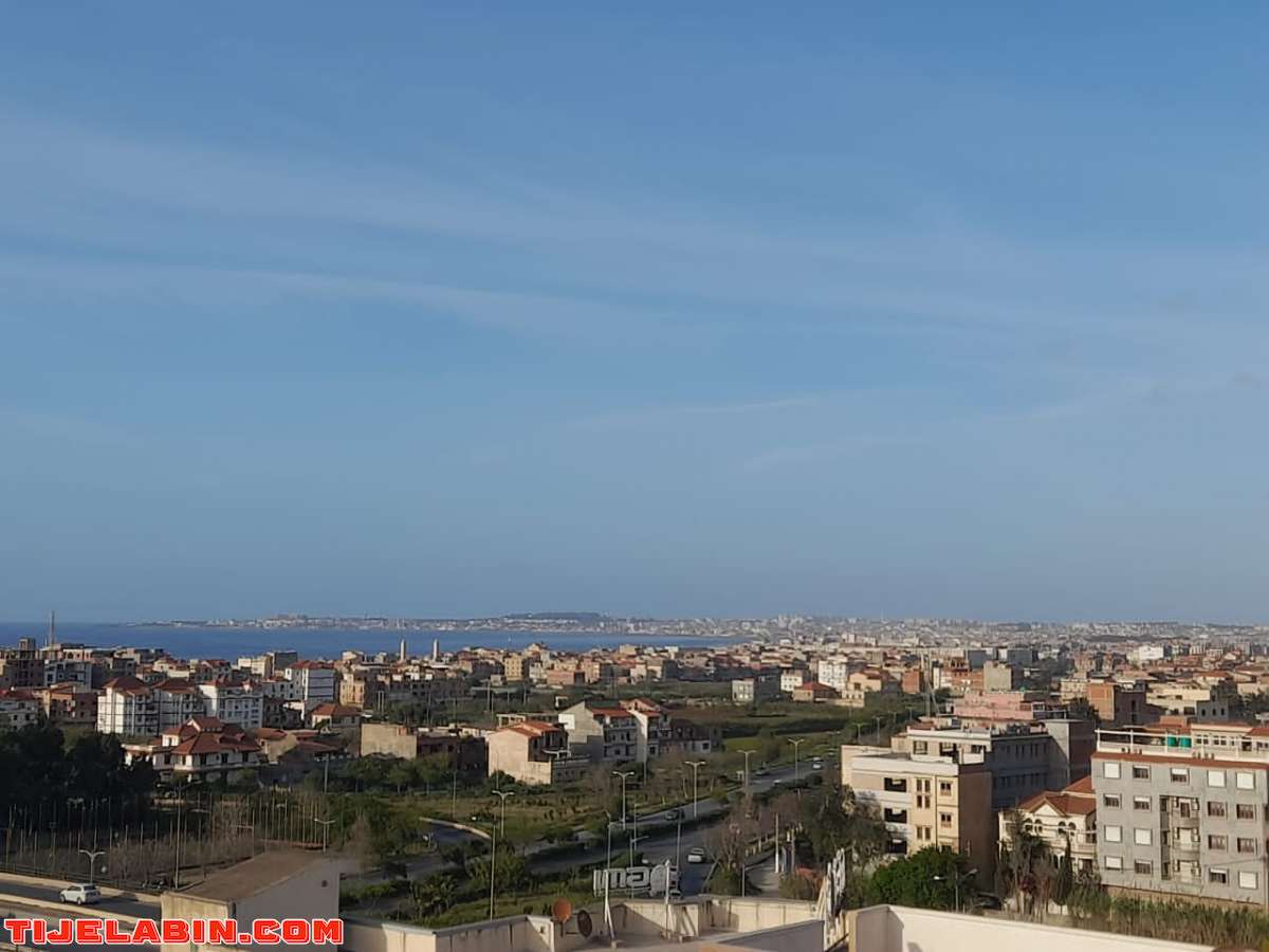 f3 avec terasse  au dernier étage à Bab  Ezzoure  résidence