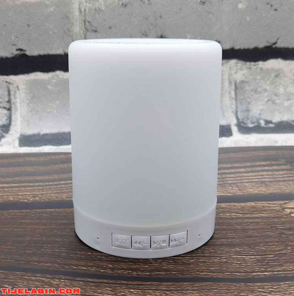 مصباح و مكبر صوت  بلوتوث متعدد ألوان