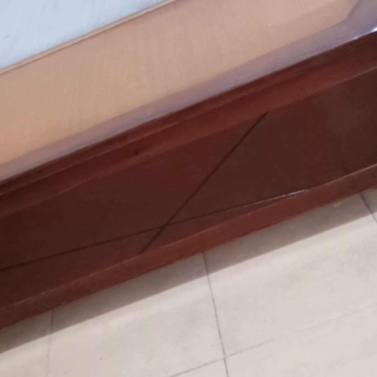 صالون 3 كنبليات و طابلة كبيرة و زوج صغار