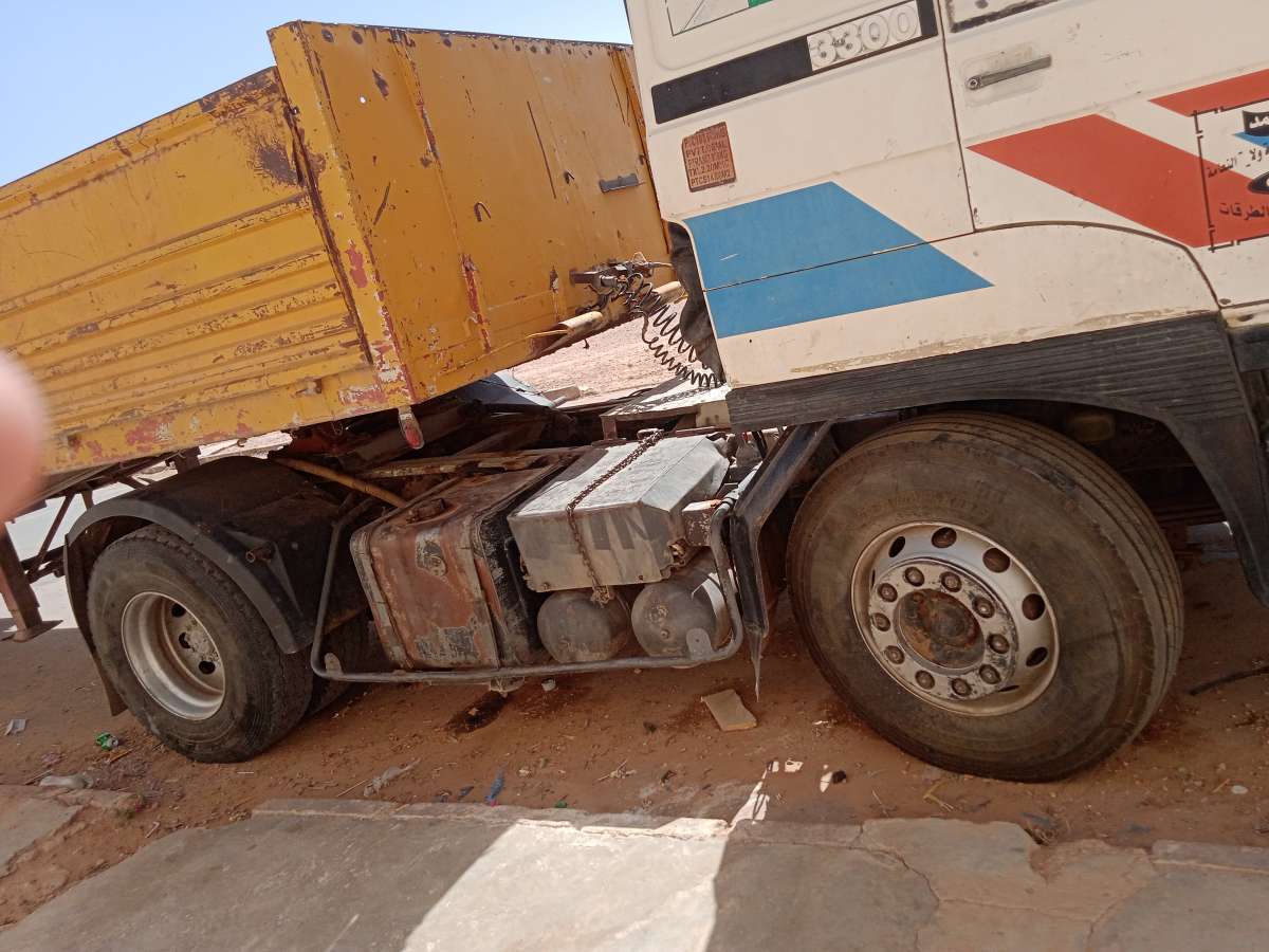 عبارة عن شاحنةDAF