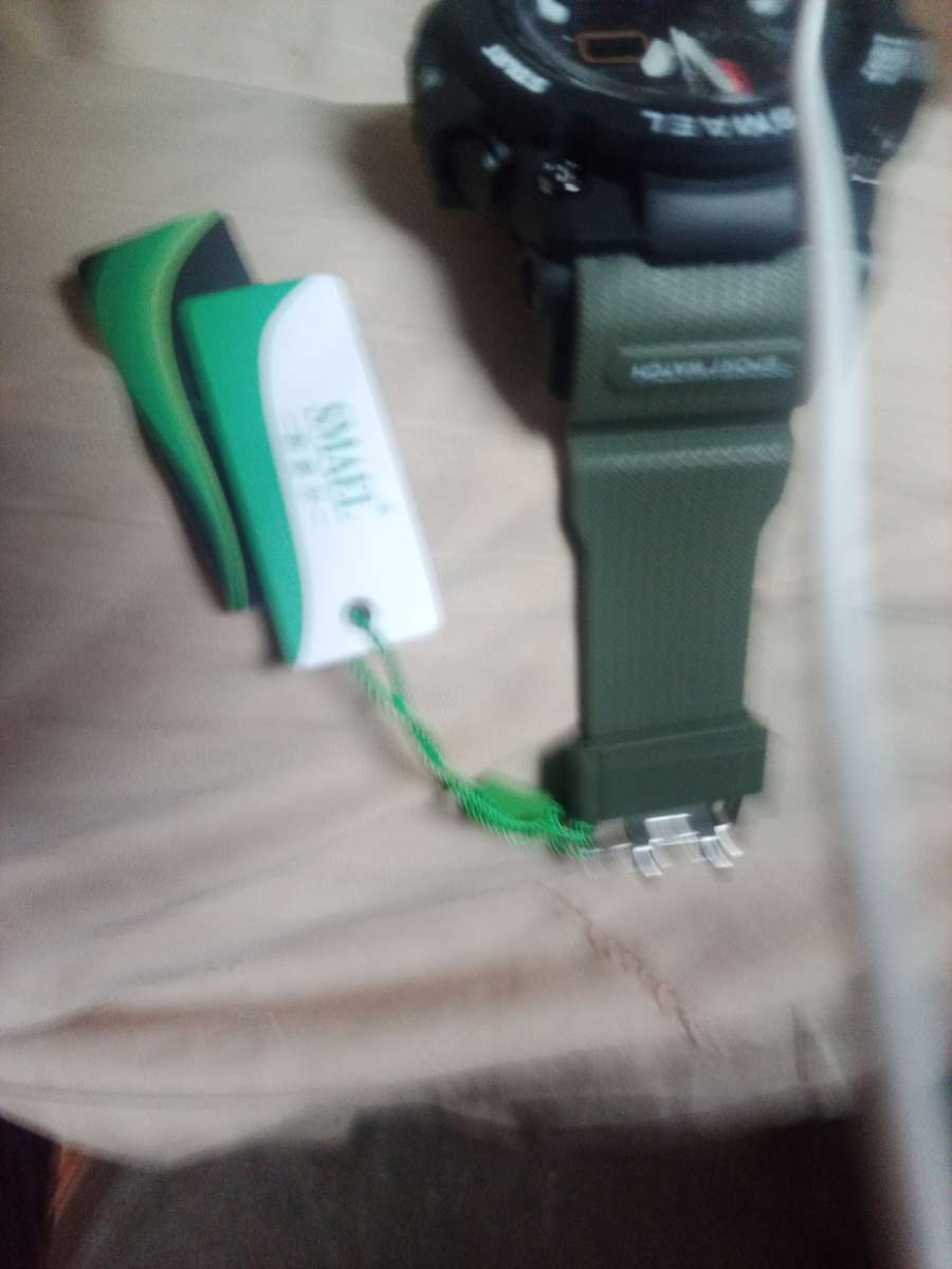 ساعة من نوع SMAEL