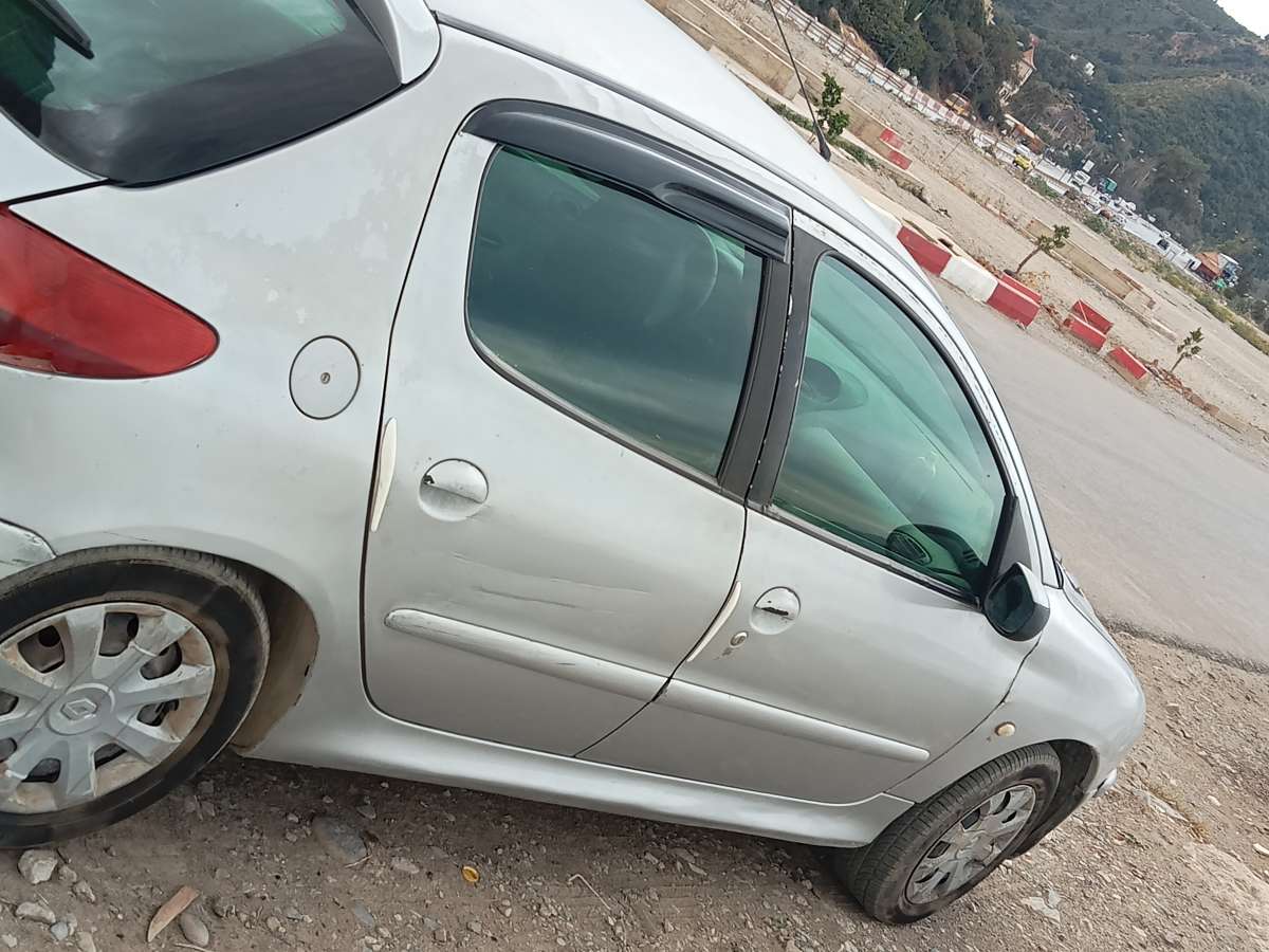 سيارة 206hdi 2 L