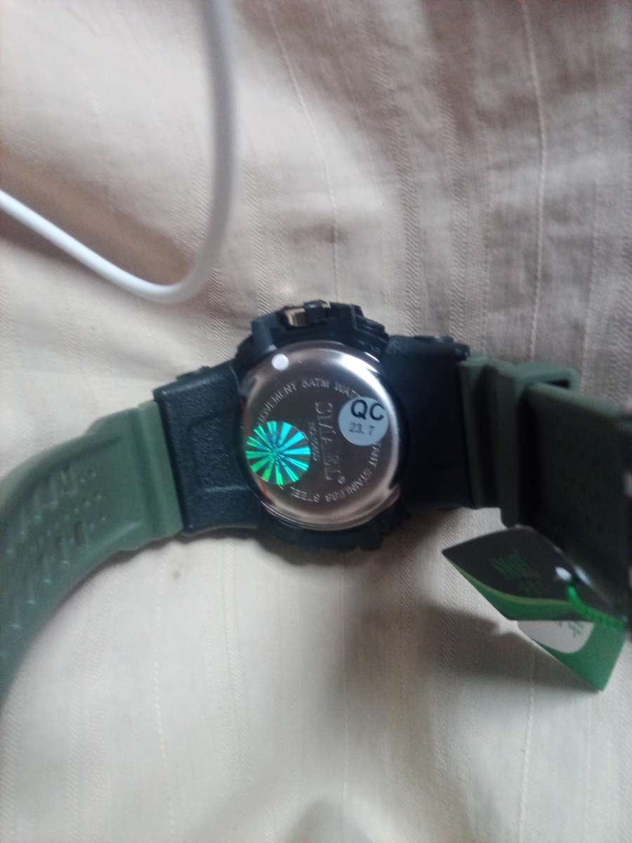 ساعة من نوع SMAEL