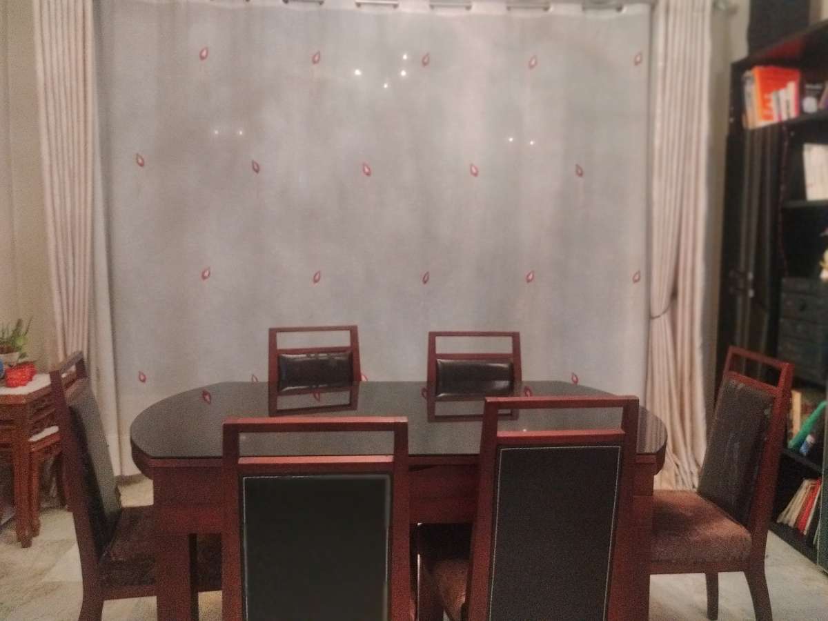 table de salle a manger en bon etat