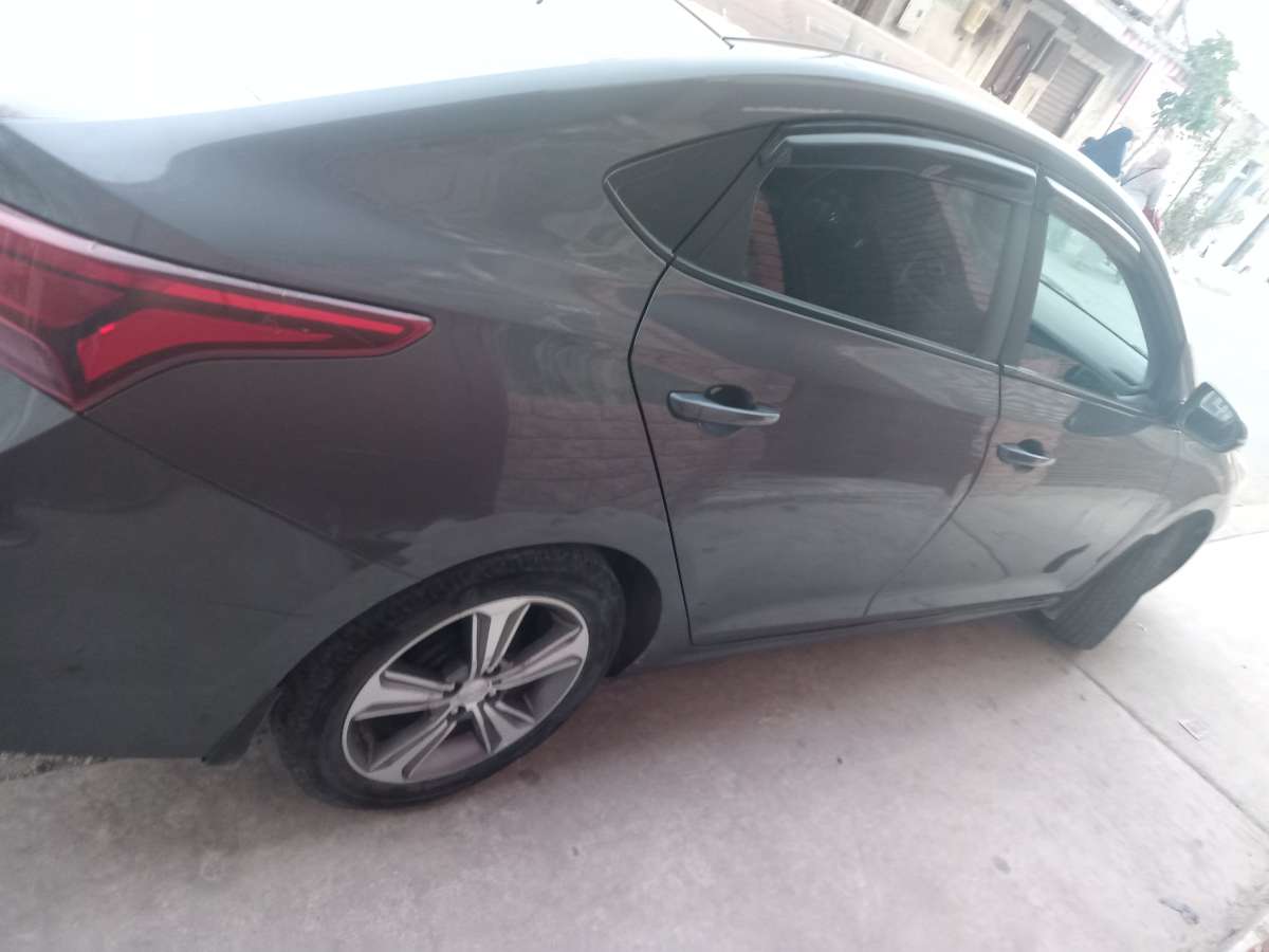 accent  rb 2019 marche 180 000 km