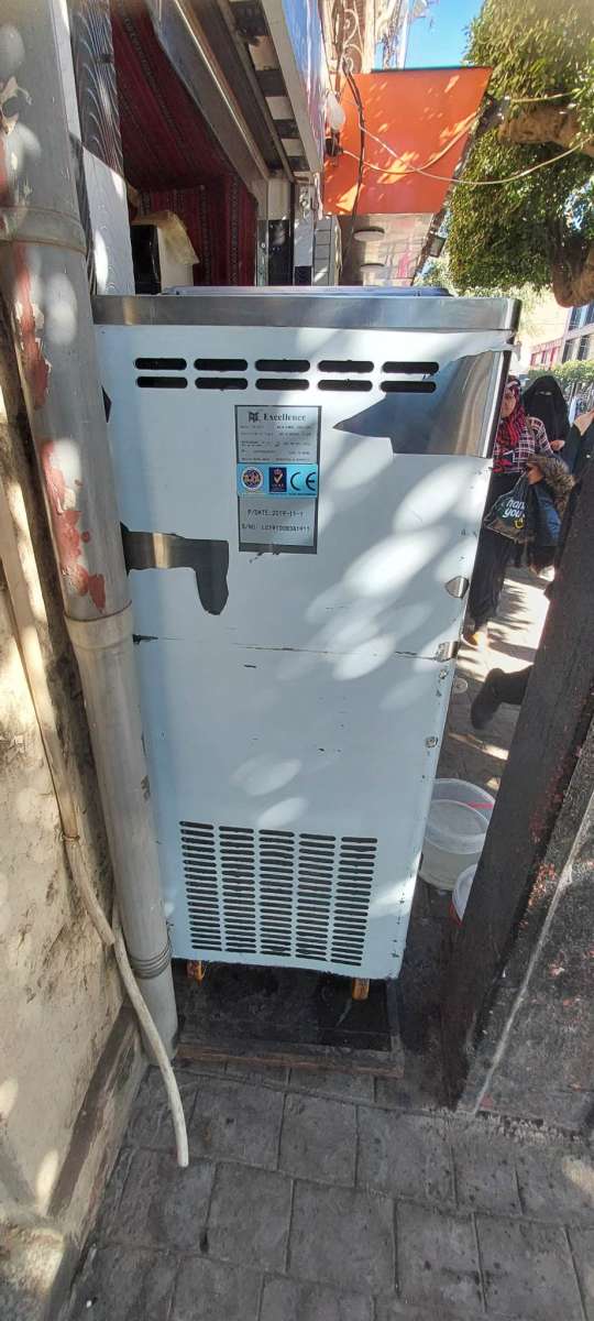 ماشينة مثلجات وصوربي في حالة جيدة