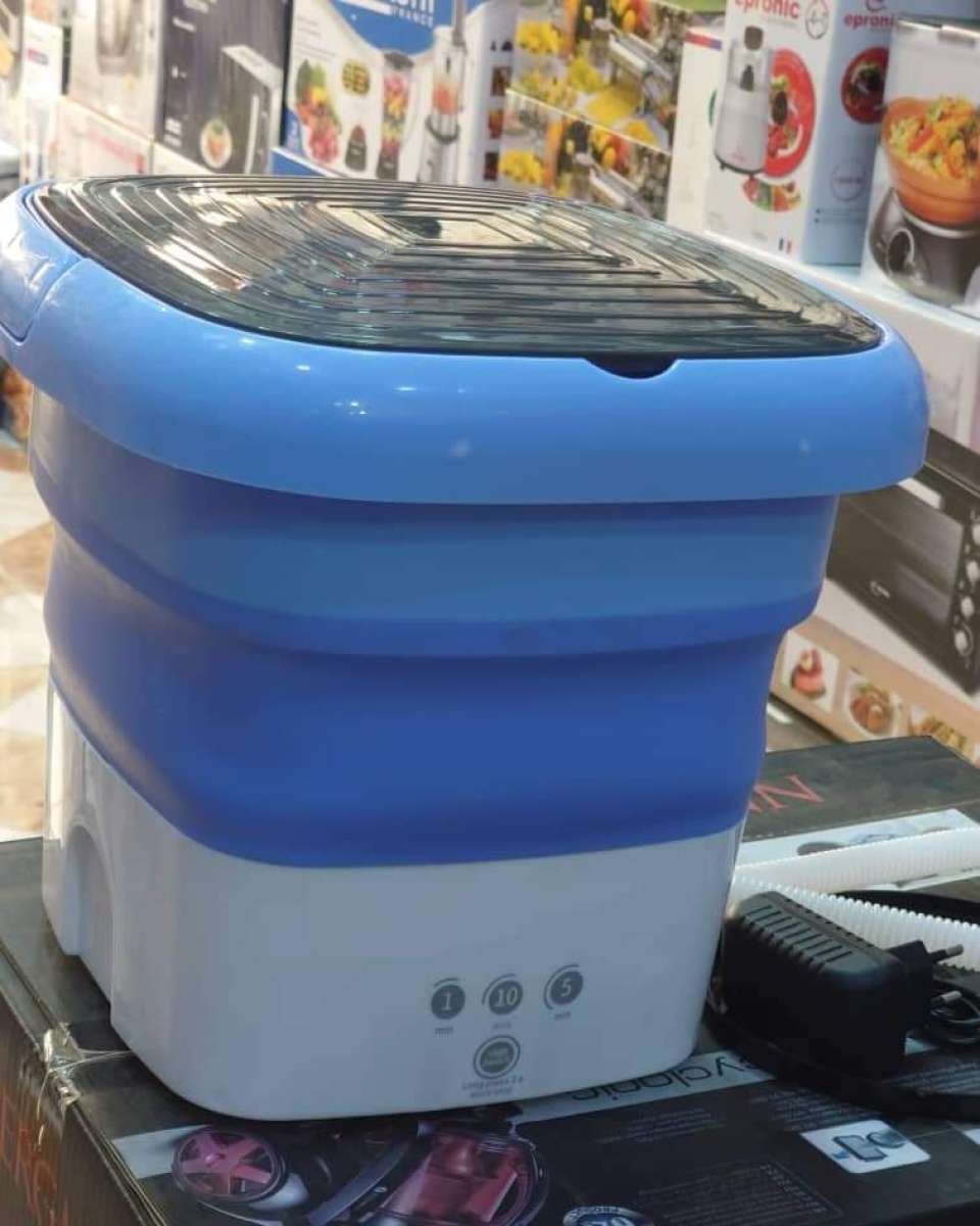 غسالة ملابس قابلة للطي بالسلة