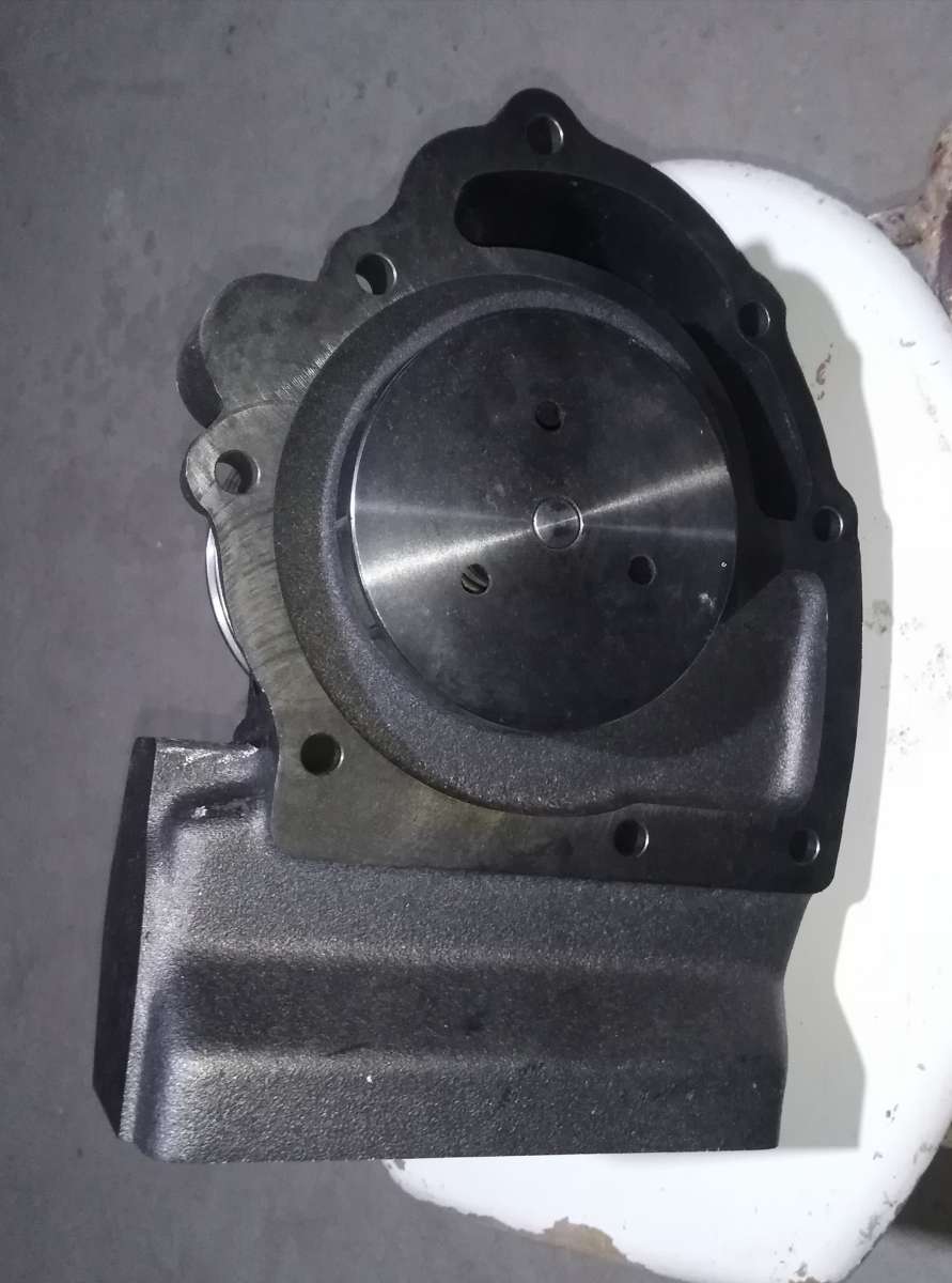 POMPE A  EAU POUR VOLVO F10