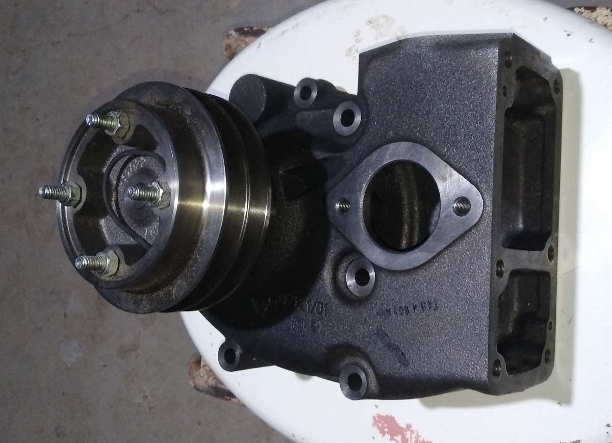 POMPE A  EAU POUR VOLVO F10