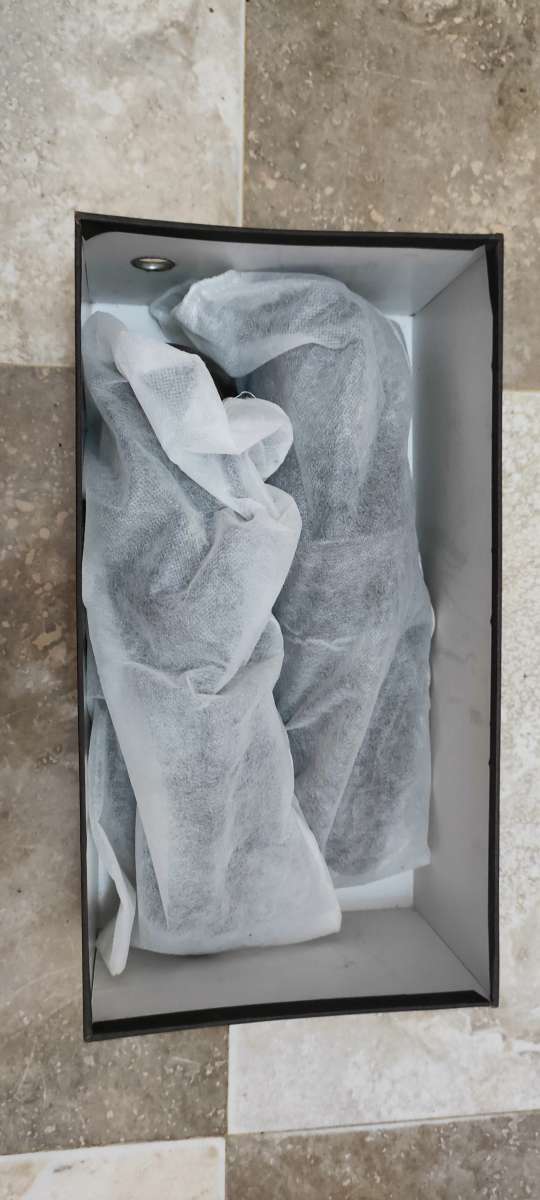 deux Chaussures classiques pour hommes