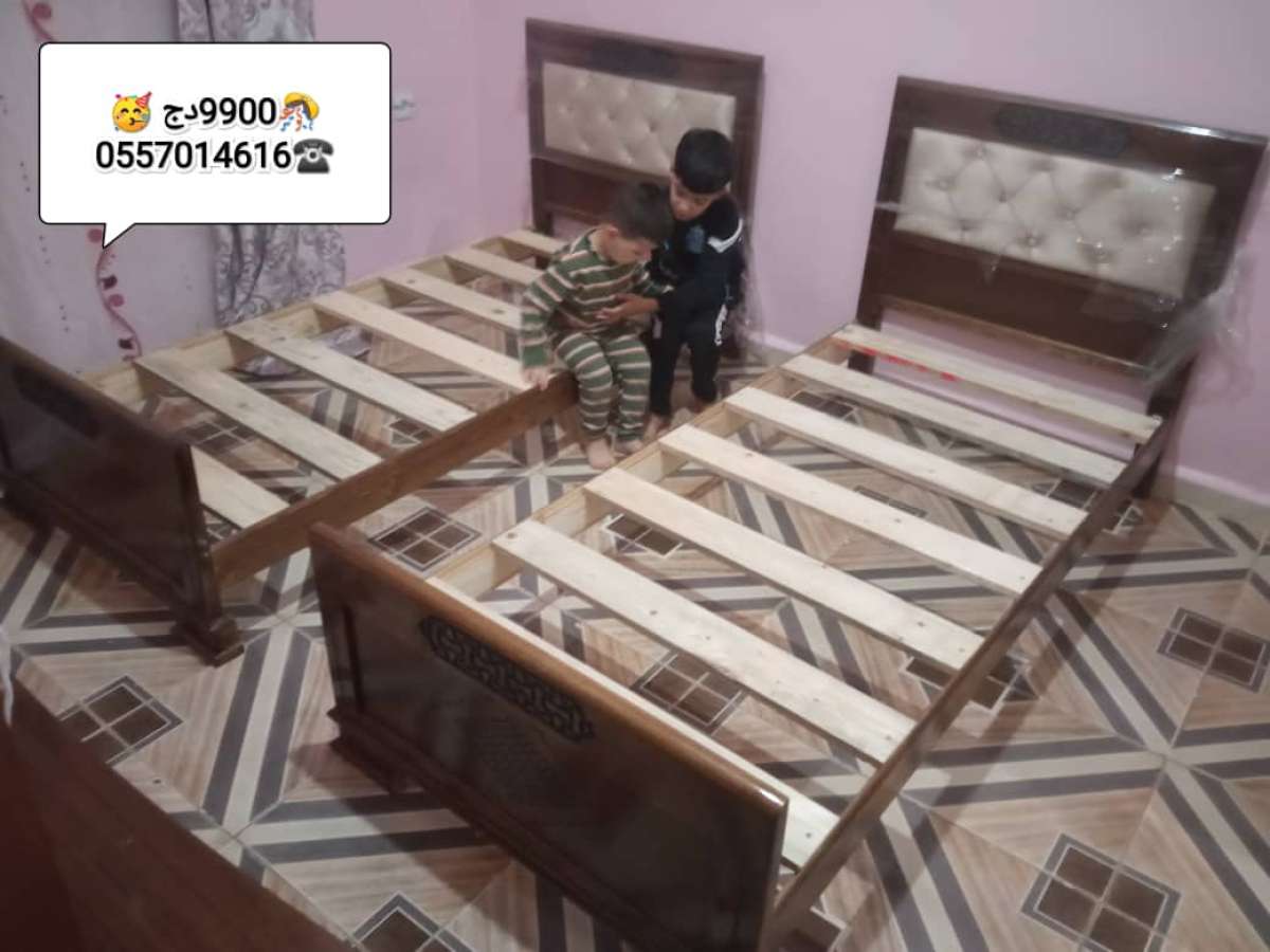 سرير خشب احمر