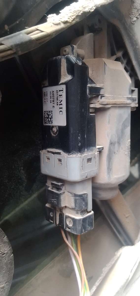 قطع غيار السيارات