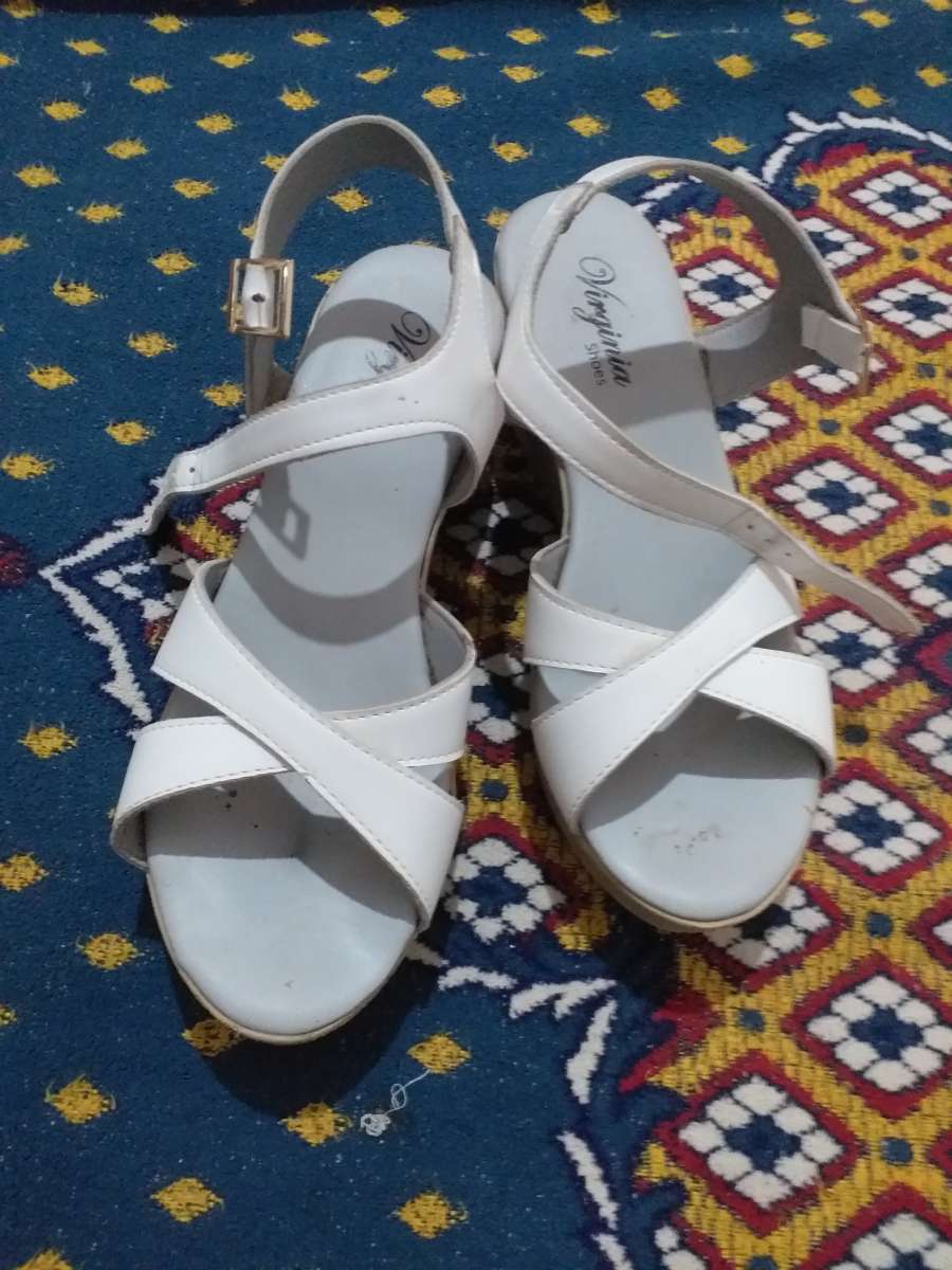 عباءة وصندالة