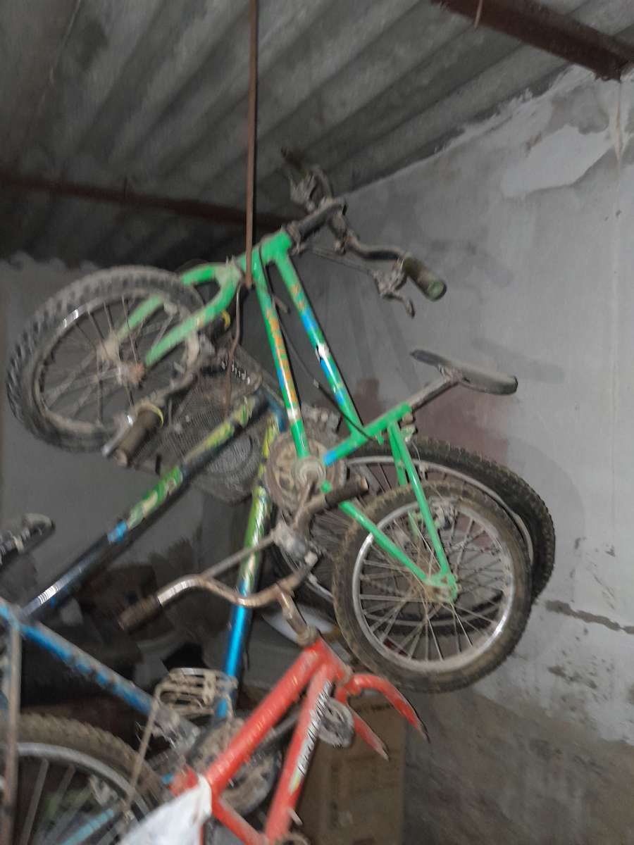 عندي  2 بيسيكلات  للبيع شويا خسهم خدمة خفيفة