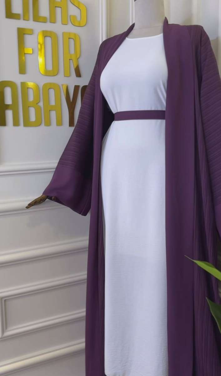 عباءة وصندالة