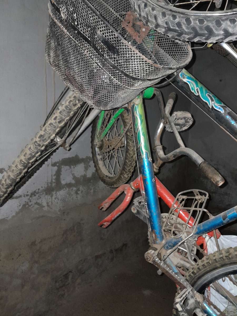 عندي  2 بيسيكلات  للبيع شويا خسهم خدمة خفيفة