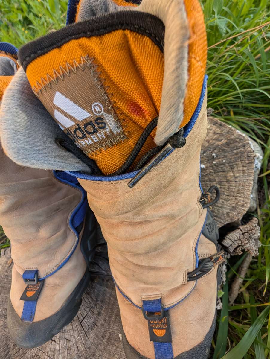 ADIDAS radlander EQT pantone IE6124