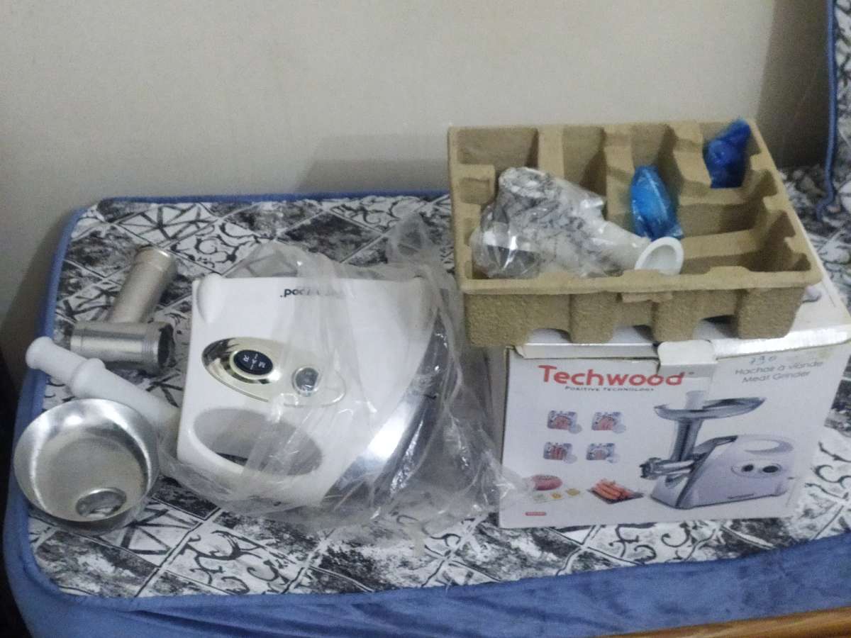 ربو للحم كهربائي للبيع مع ادوات مطبخ مستمعلة