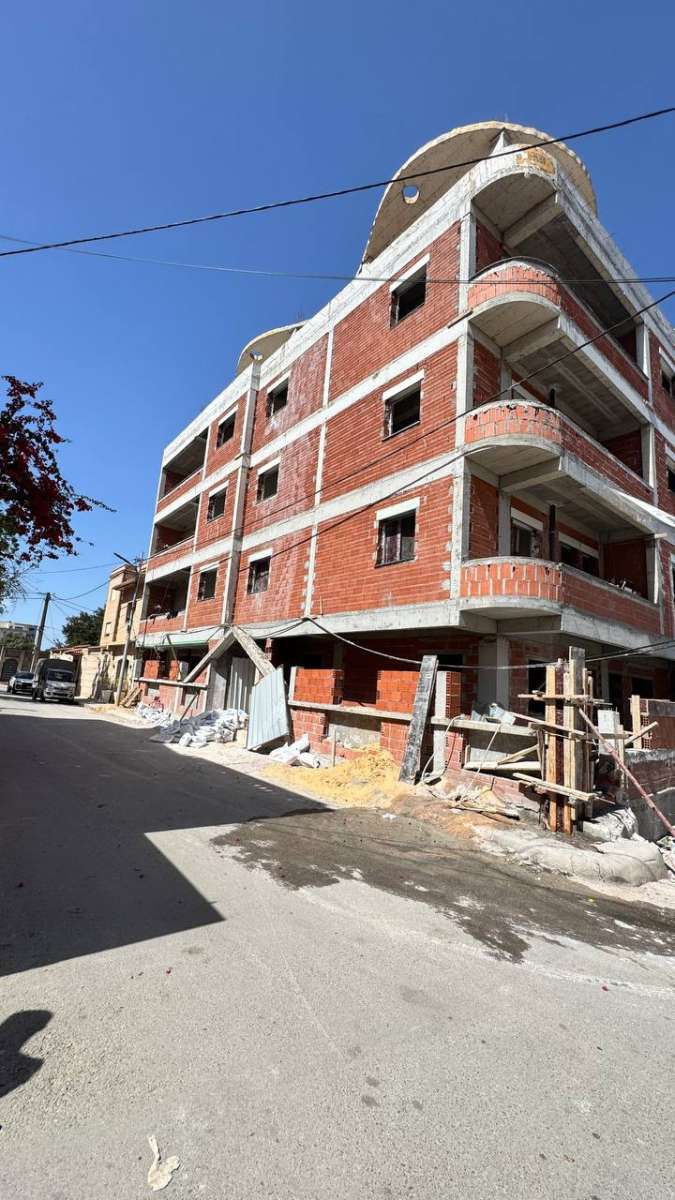 F4 a vendre Ouled Fayet cc3 quartier de Villa