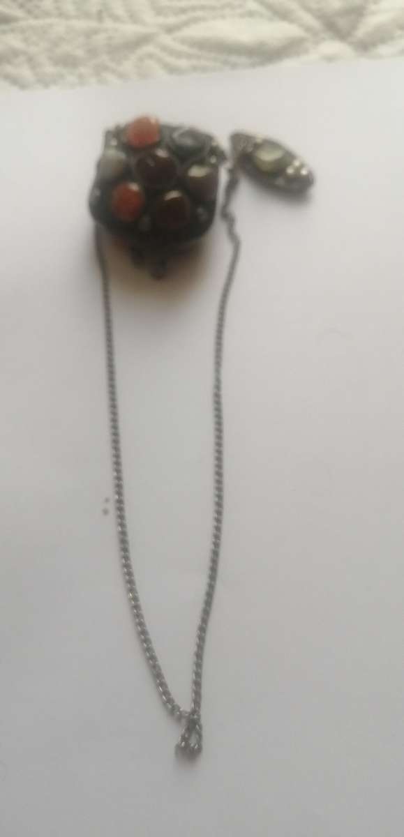 ابريق لزينة وعلاقة