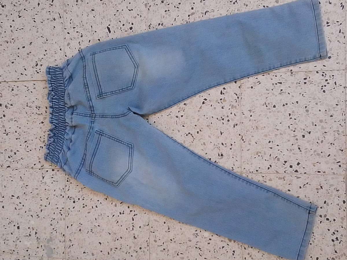 سروال دجينز للبنات يلبس من عمر 8 الى 10سنوات