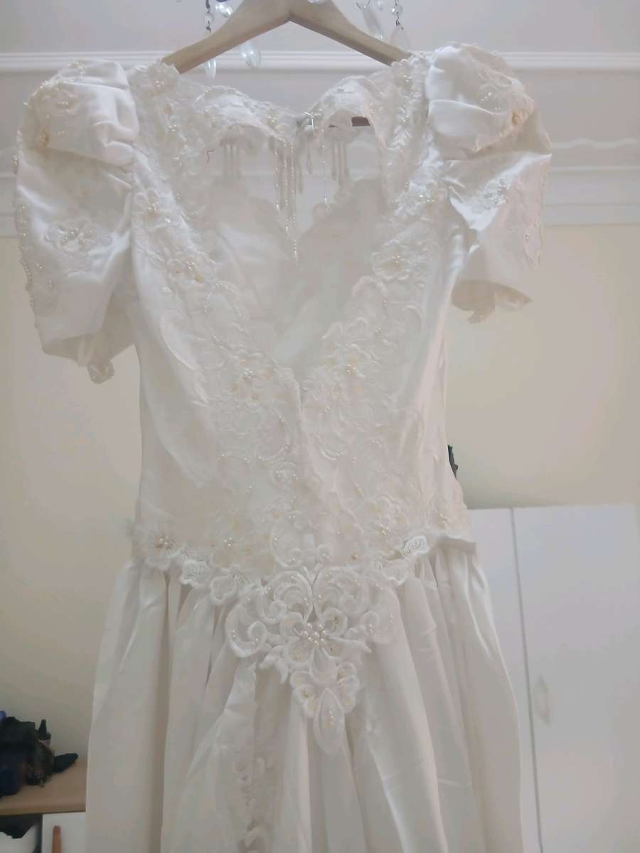 robe blanche neuf taille 38 40