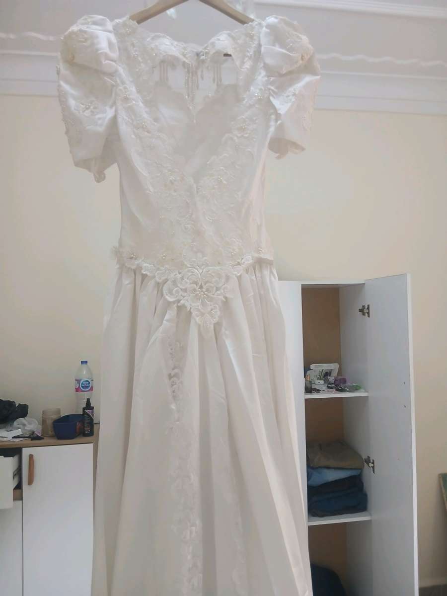 robe blanche neuf taille 38 40