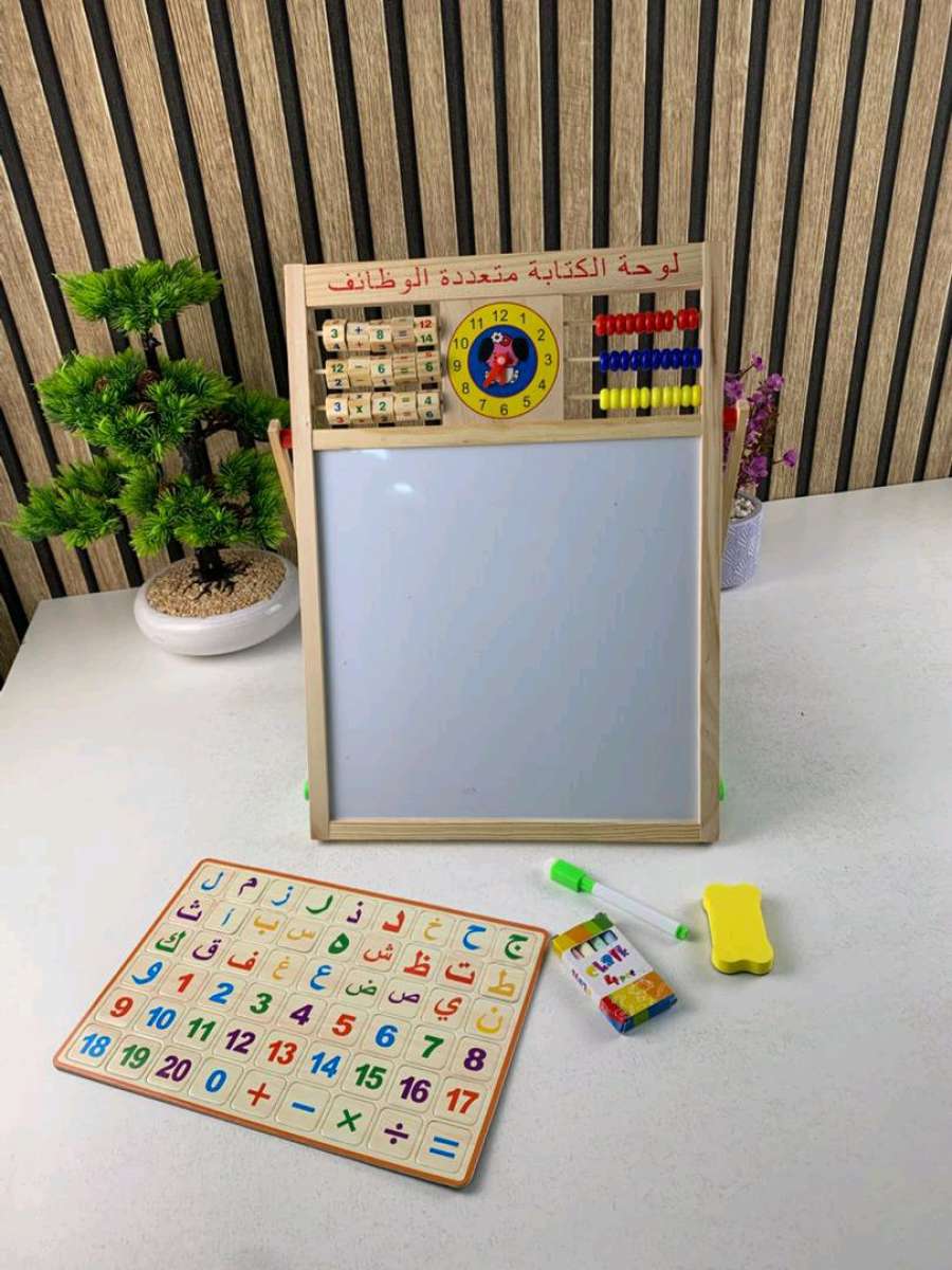 سبورة تعليمية مزدوجة الوجه خشبية مغناطيسية و معاها كلش
