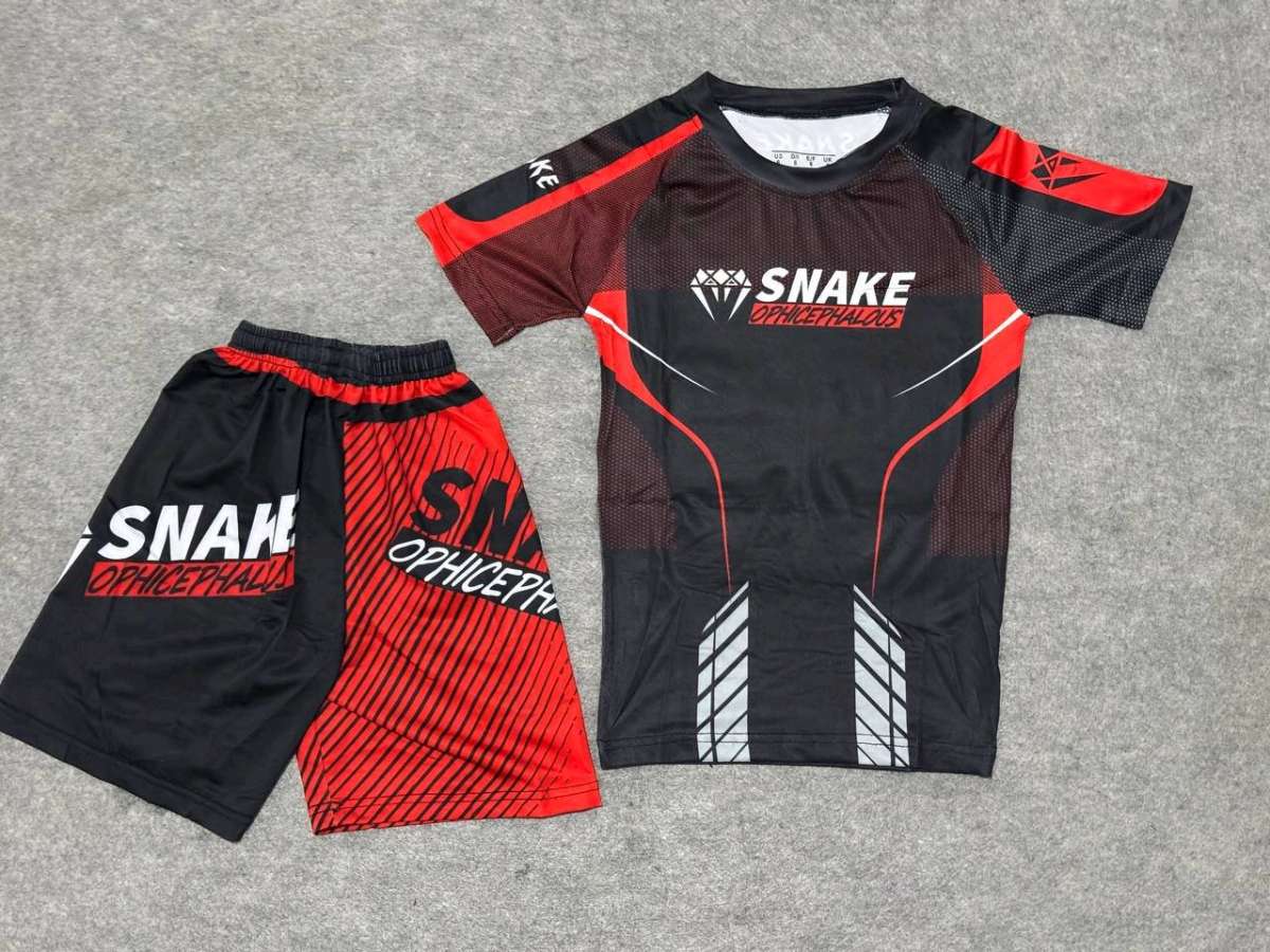 بدلات رياضية رجال ونساء