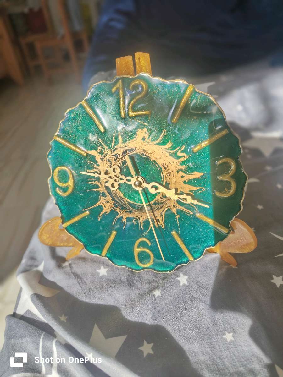 ساعة من الريزين ايبوكسي horloge murale en rsine