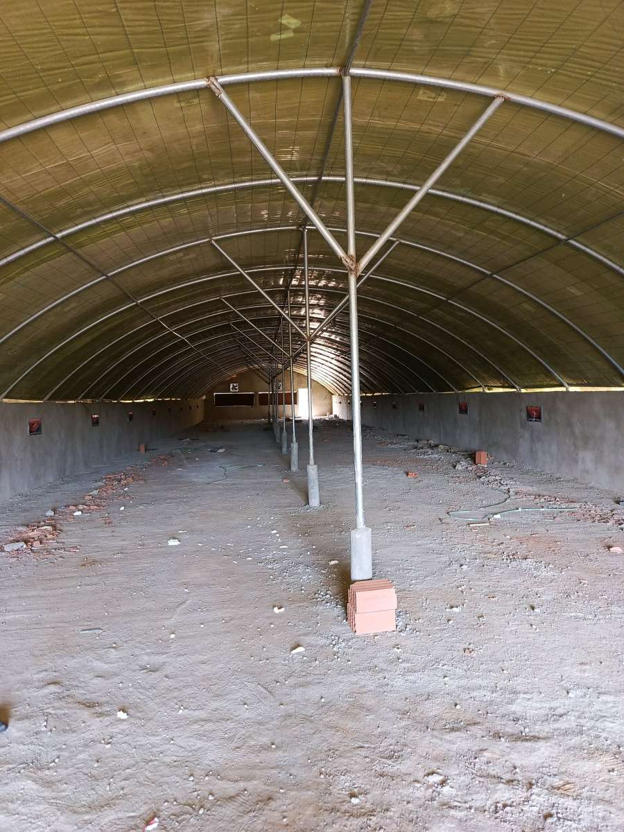 بيع وتركيب البيوت البلاستيكية الخاصة بتربية الدواجن ومعداتها