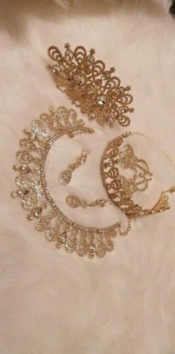 ملابس أعراس تقليدية للبيع وخياطة