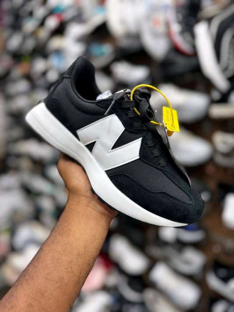 Chaussure new balance black SOLD Turk