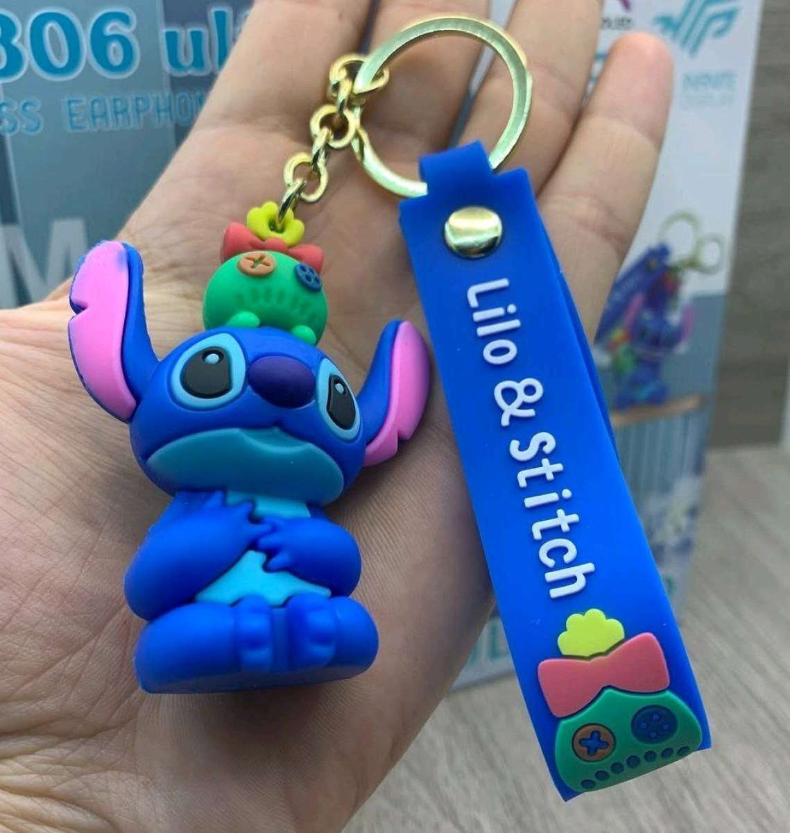 علبة هديا تقنية تحمل تصميما جذابا