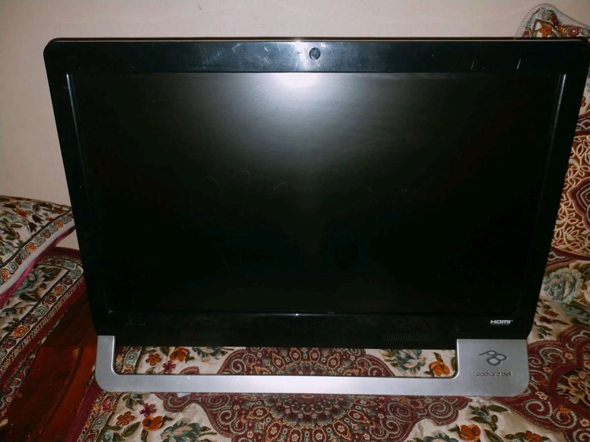 حاسوب مكتبي شاشة متصلة بلحاسوب packard bell