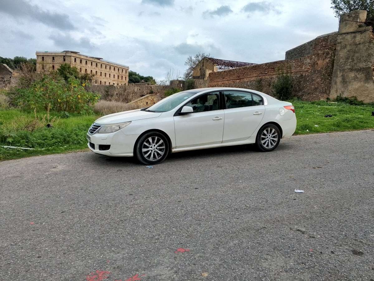 Renault latitude2011