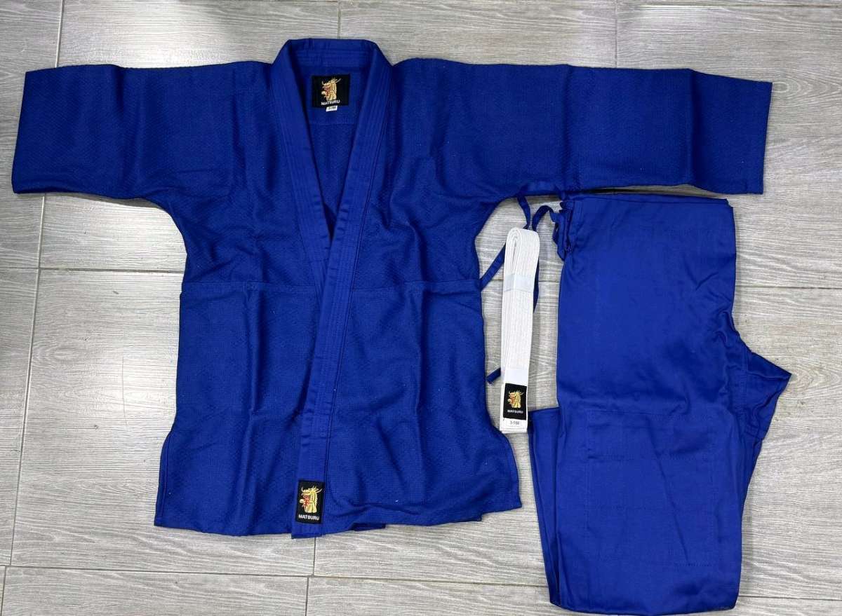 بدلات رياضية رجال ونساء