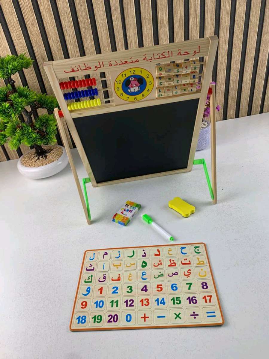 سبورة تعليمية مزدوجة الوجه خشبية مغناطيسية و معاها كلش