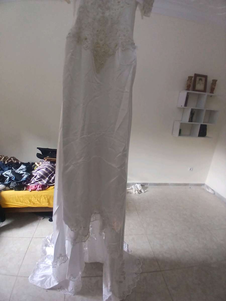 robe blanche neuf taille 38 40