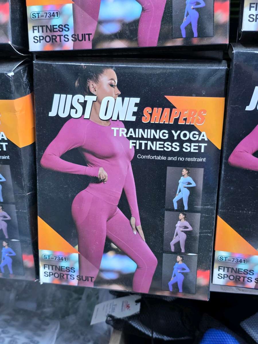 بدلات رياضية رجال ونساء